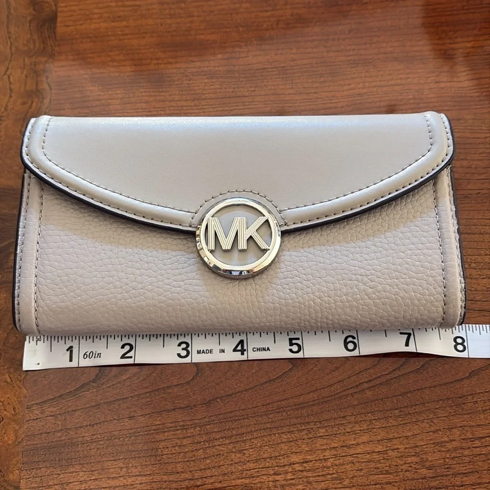 Michael Kors Fulton large Gray Leather Wallet / Flap Closure lots of space NWOT